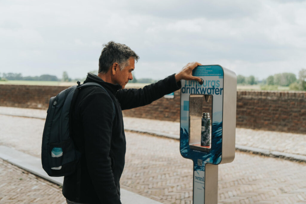 Wandelaar bij watertappunt © Jorgo Kokkinidis