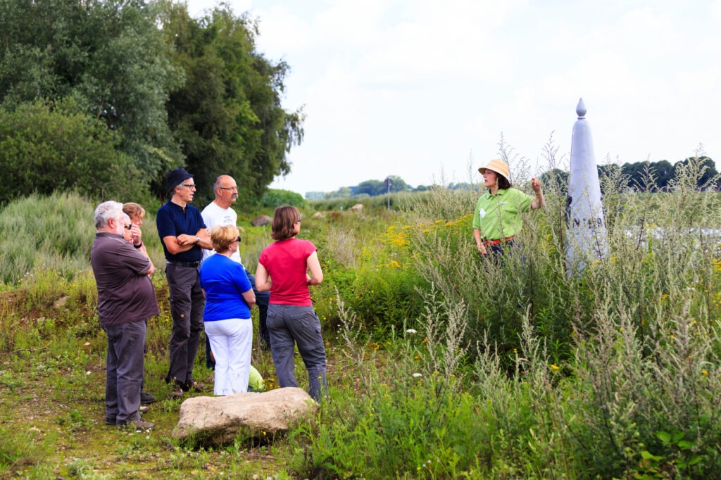 MaasVerkenner met groep © Kobe Van Looveren