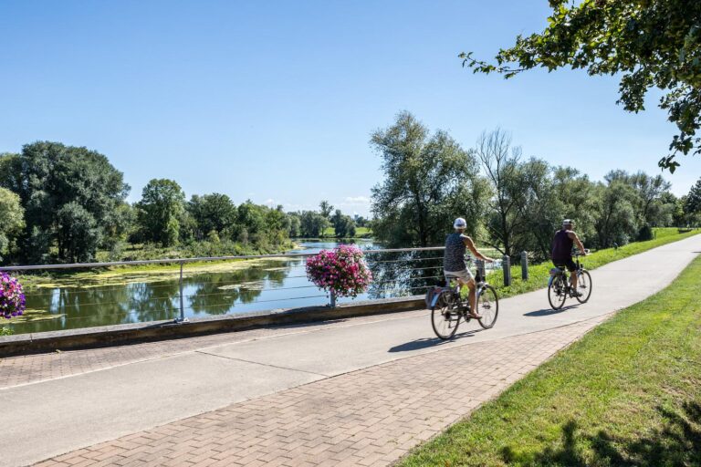 Fietsers op dijk bij De Wissen AusilioPhotography