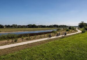 Fietsers langs de Maas in Stokkem AusilioPhotography