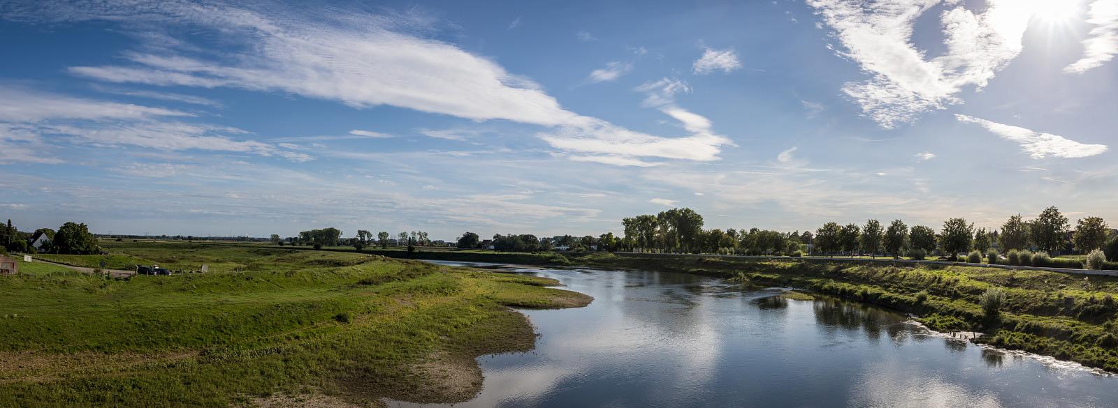 Zicht over de Maas vanop de Pater Sangersbrug AusilioPhotography